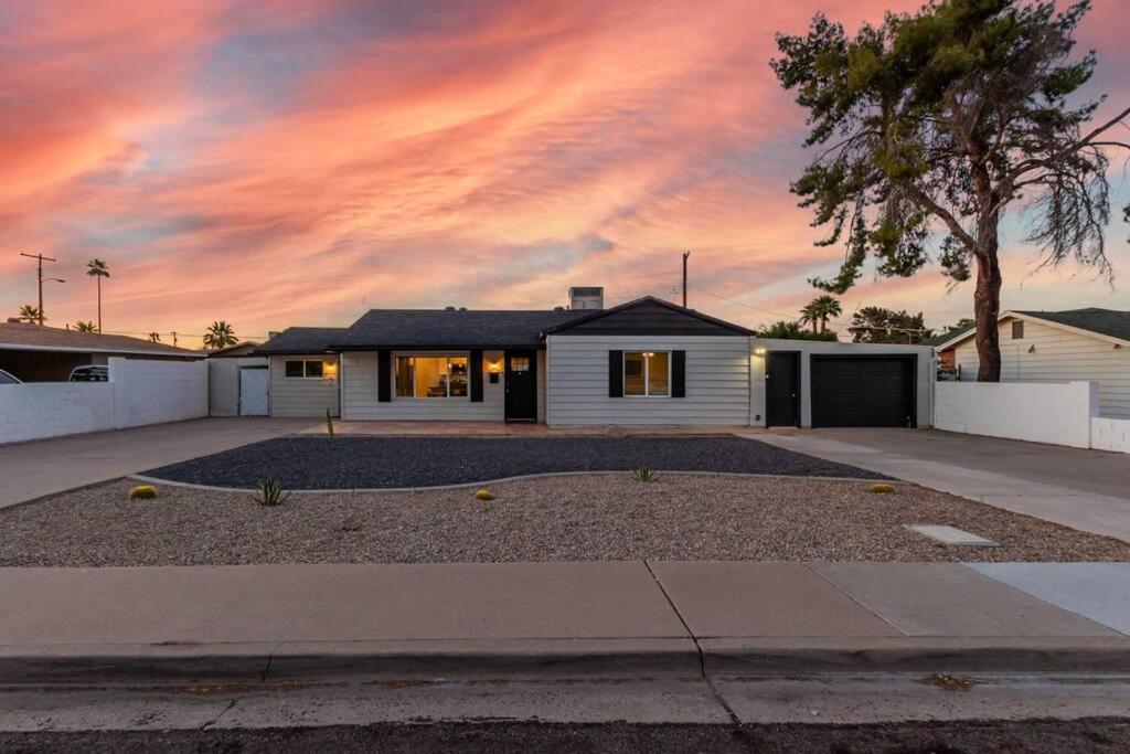 New Midtown Modern Studio With Backyard Phoenix Luaran gambar
