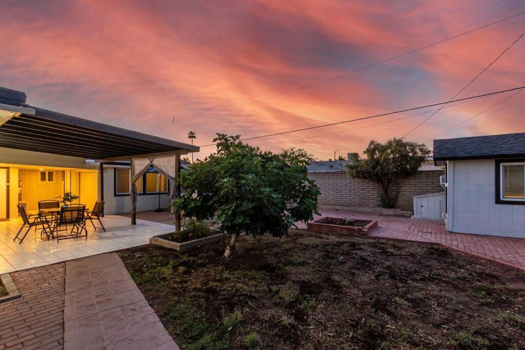 New Midtown Modern Studio With Backyard Phoenix Luaran gambar