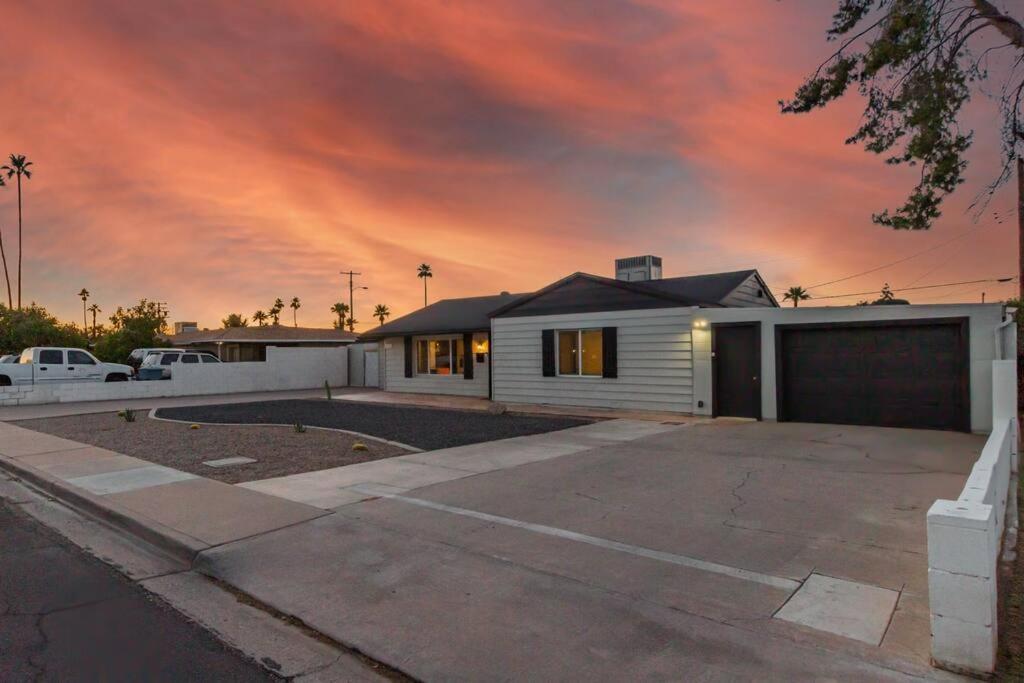 New Midtown Modern Studio With Backyard Phoenix Luaran gambar